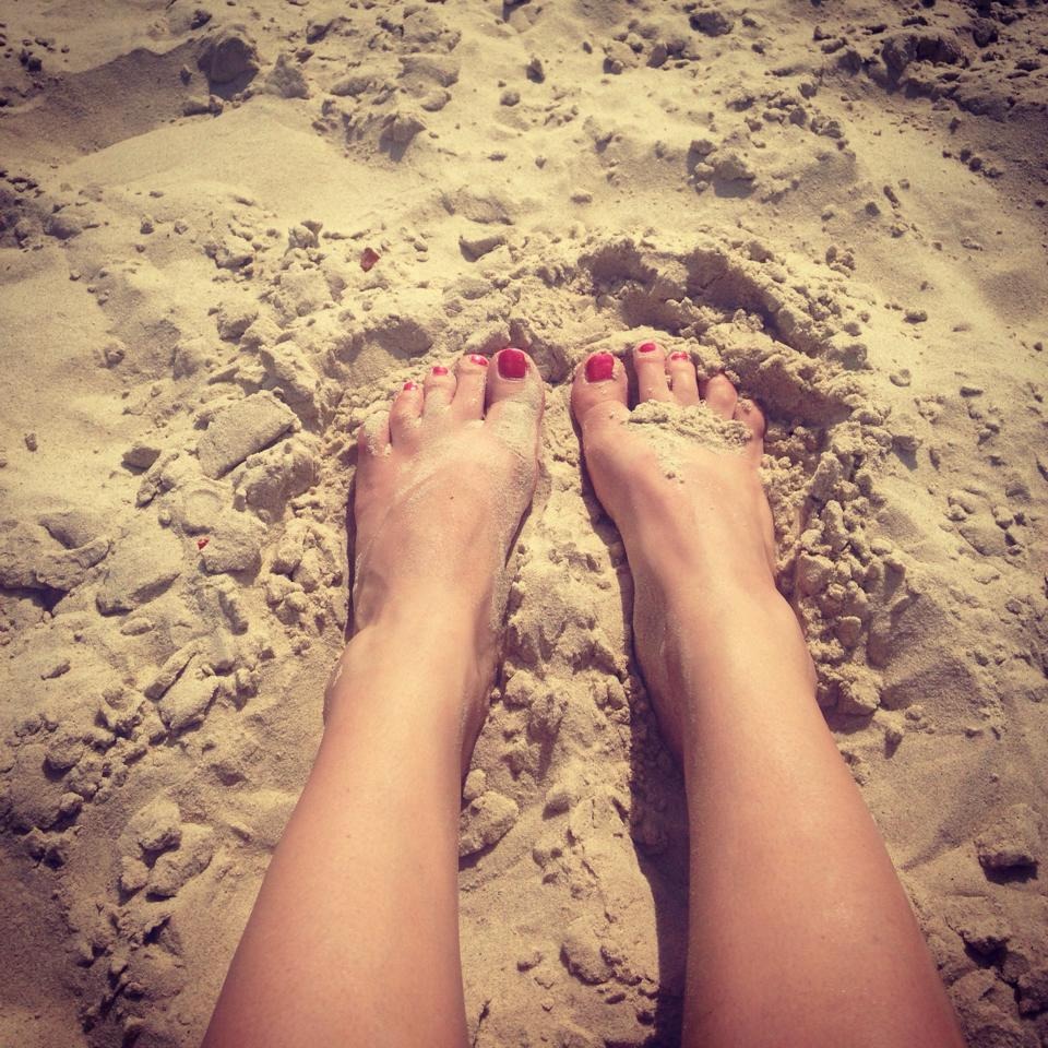 Feet of Nives Celzijus
