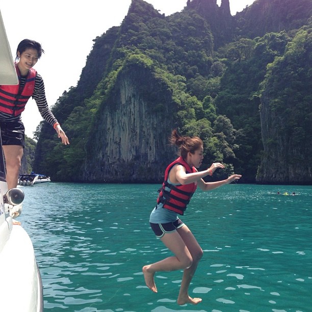 Feet of Nootsara Tomkom