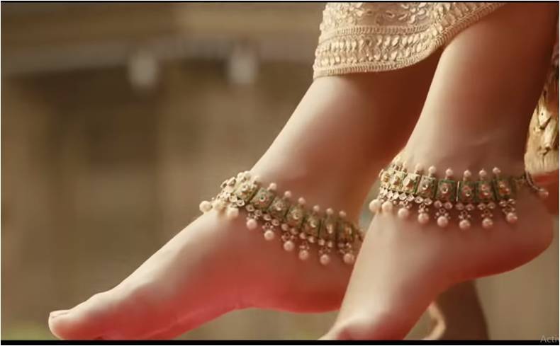 People who liked Nora Fatehi's feet, also liked.
