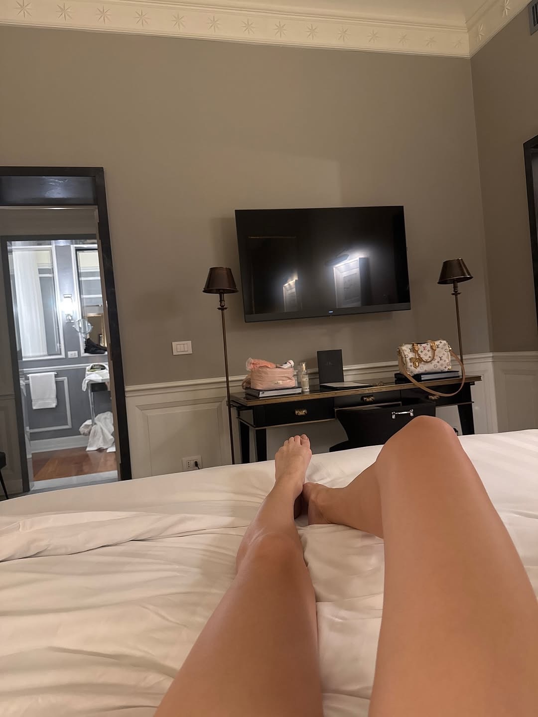 Feet of Oksana Samoylova