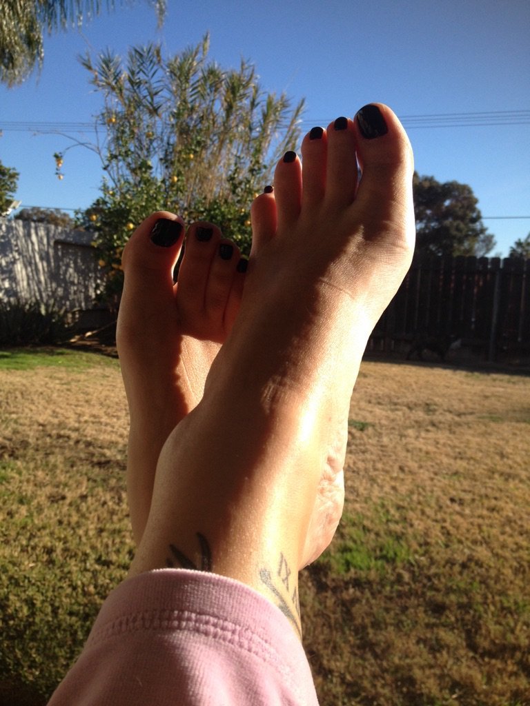 Olivia o lovely feet