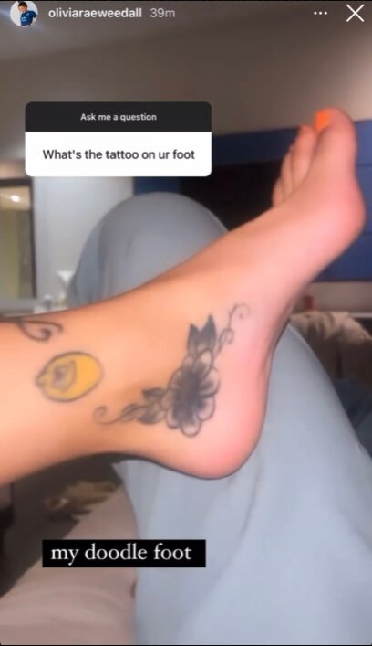 Feet of Olivia Weedall