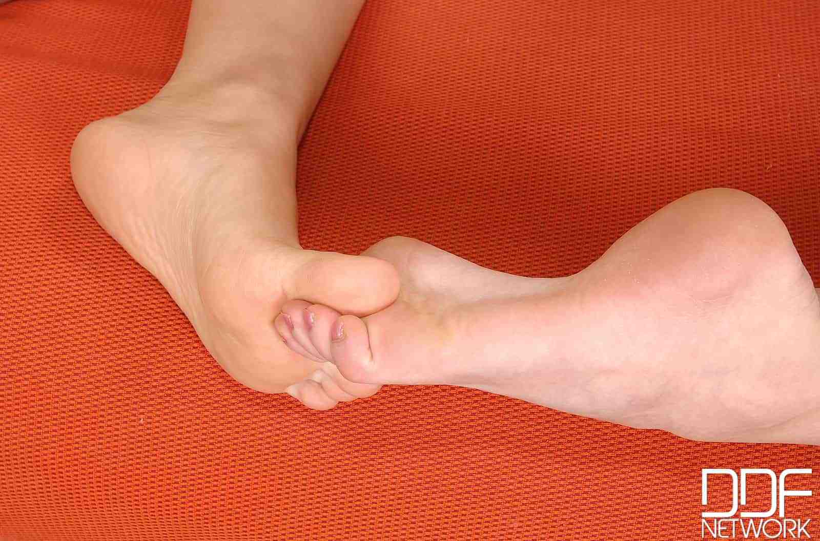olya-maklakova-s-feet