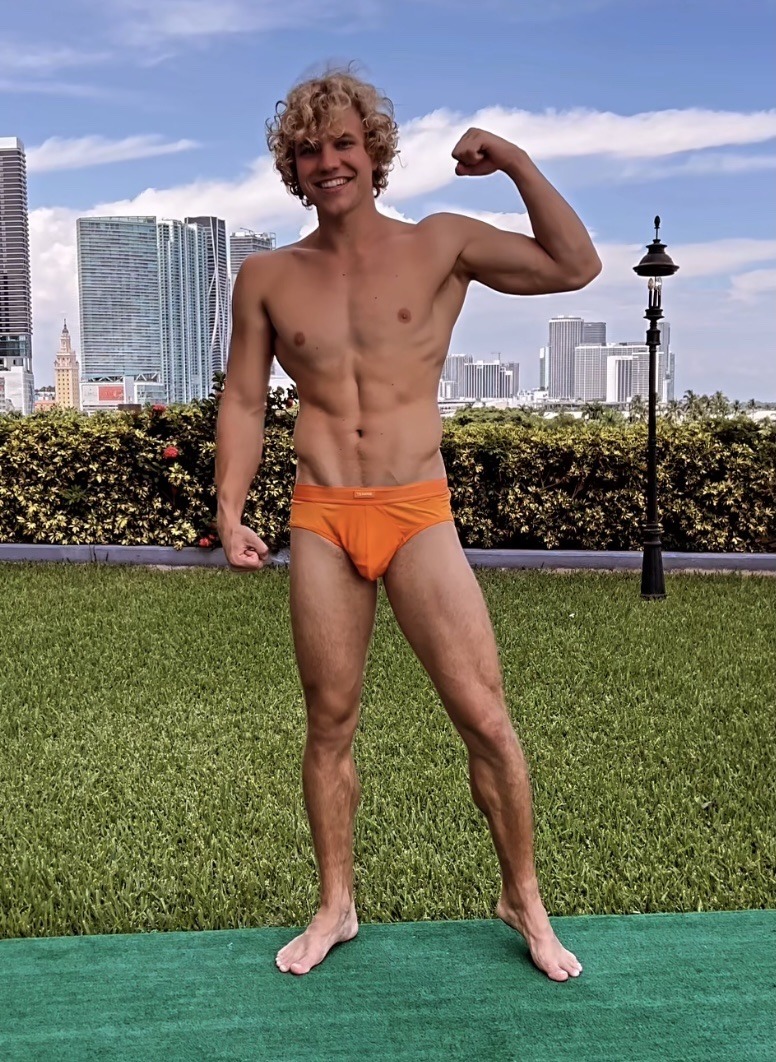 Owen Lindberg's Feet << wikiFeet Men