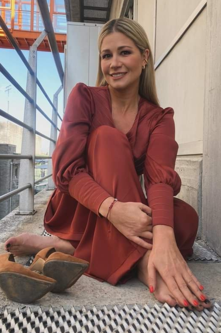 Feet of Pilar Schmitt