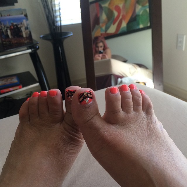 Pinky's Feet << wikiFeet X