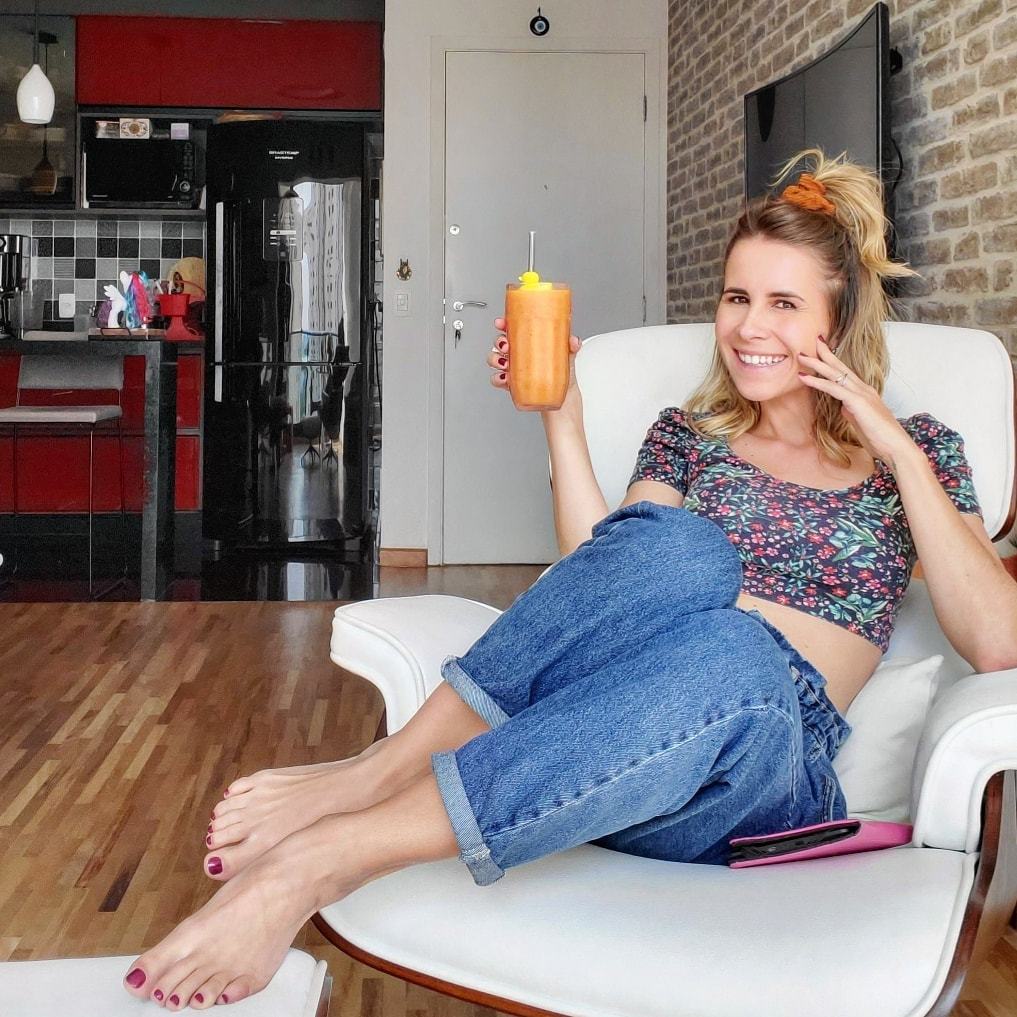 Feet of Pâmela Domingues