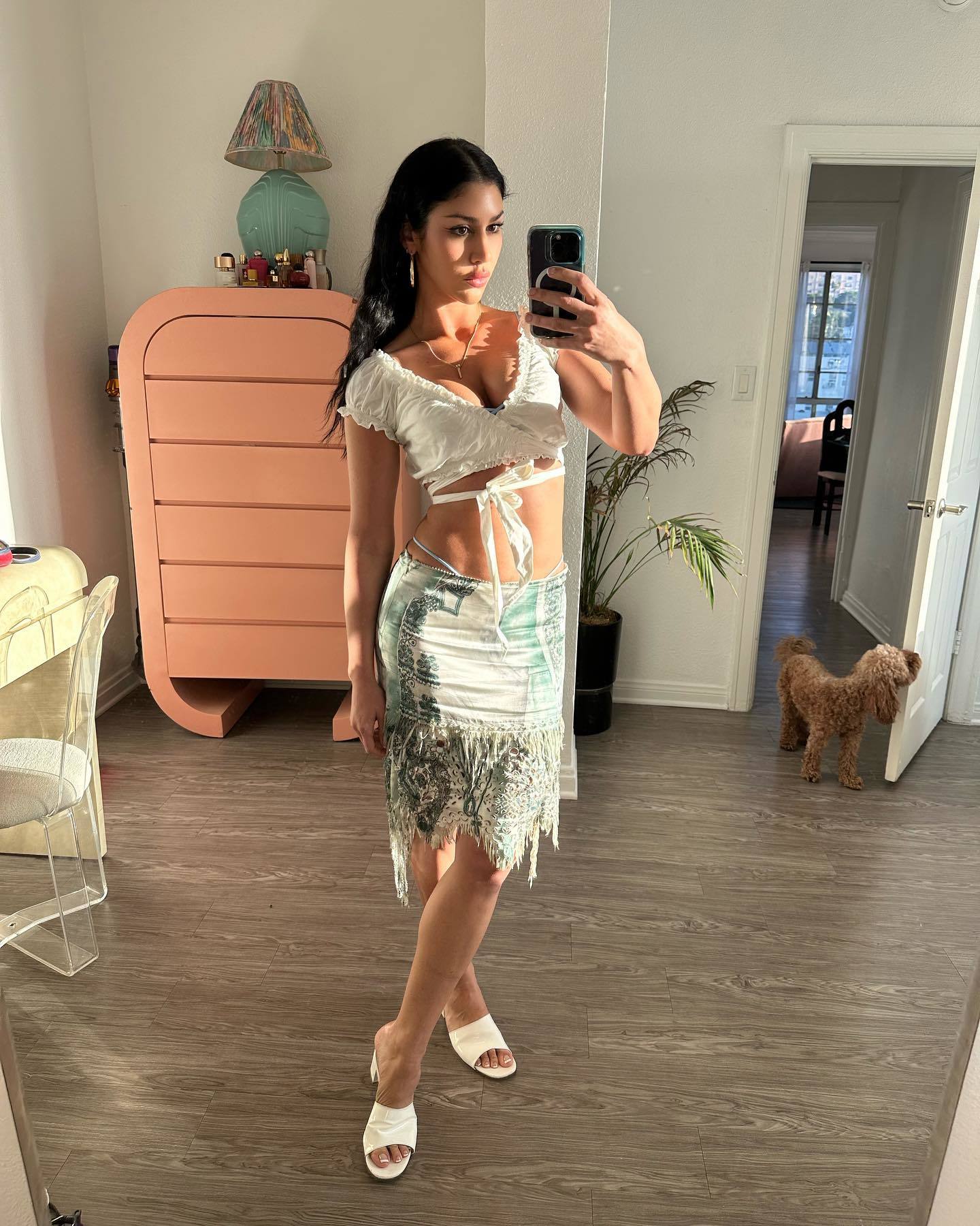 Queenie Sateen's feet