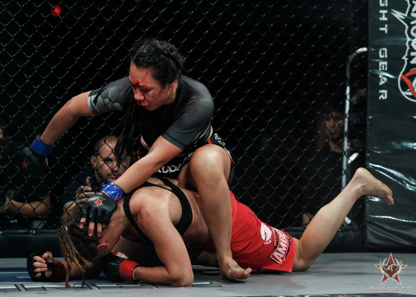 Feet of Raquel Pa'aluhi