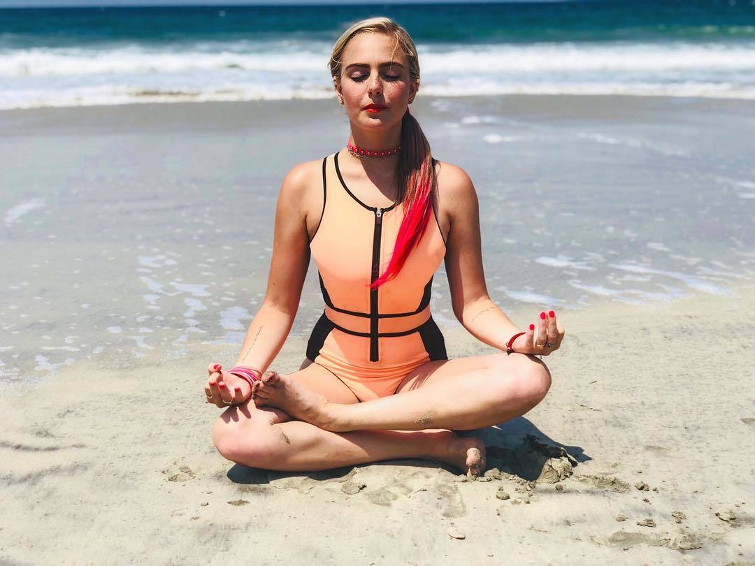 Feet of Regina Pavón