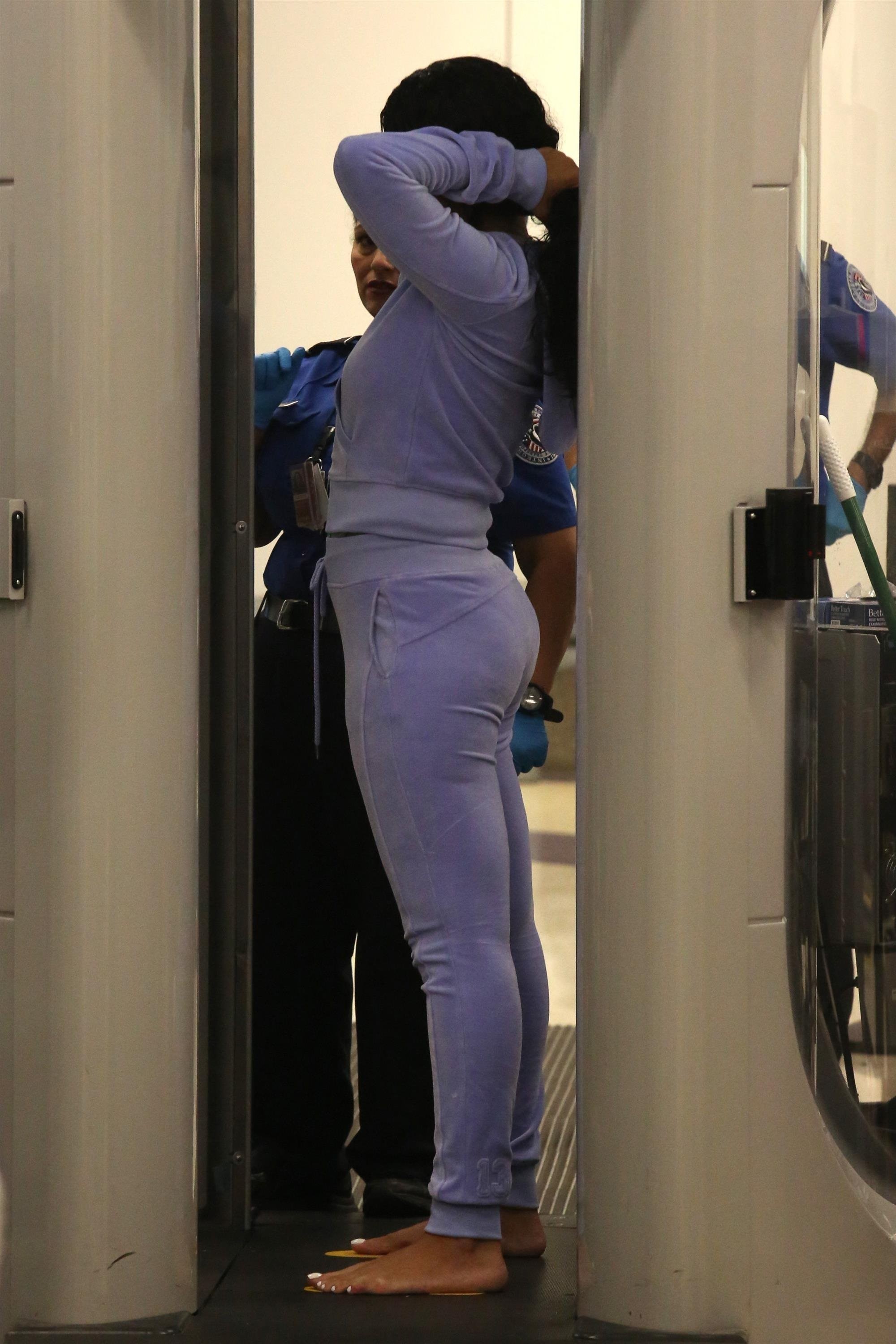 Rihanna feet photo 192976338 Rihanna feet photo 192976338 - High quality celebrity feet picture