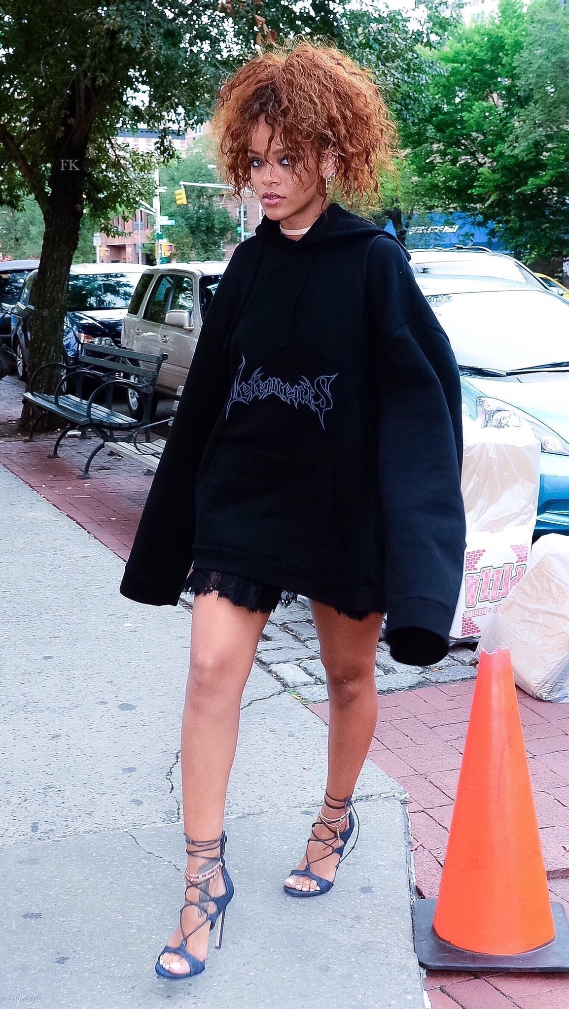 Rihanna feet photo 192976373 Rihanna feet photo 192976373 - High quality celebrity feet picture