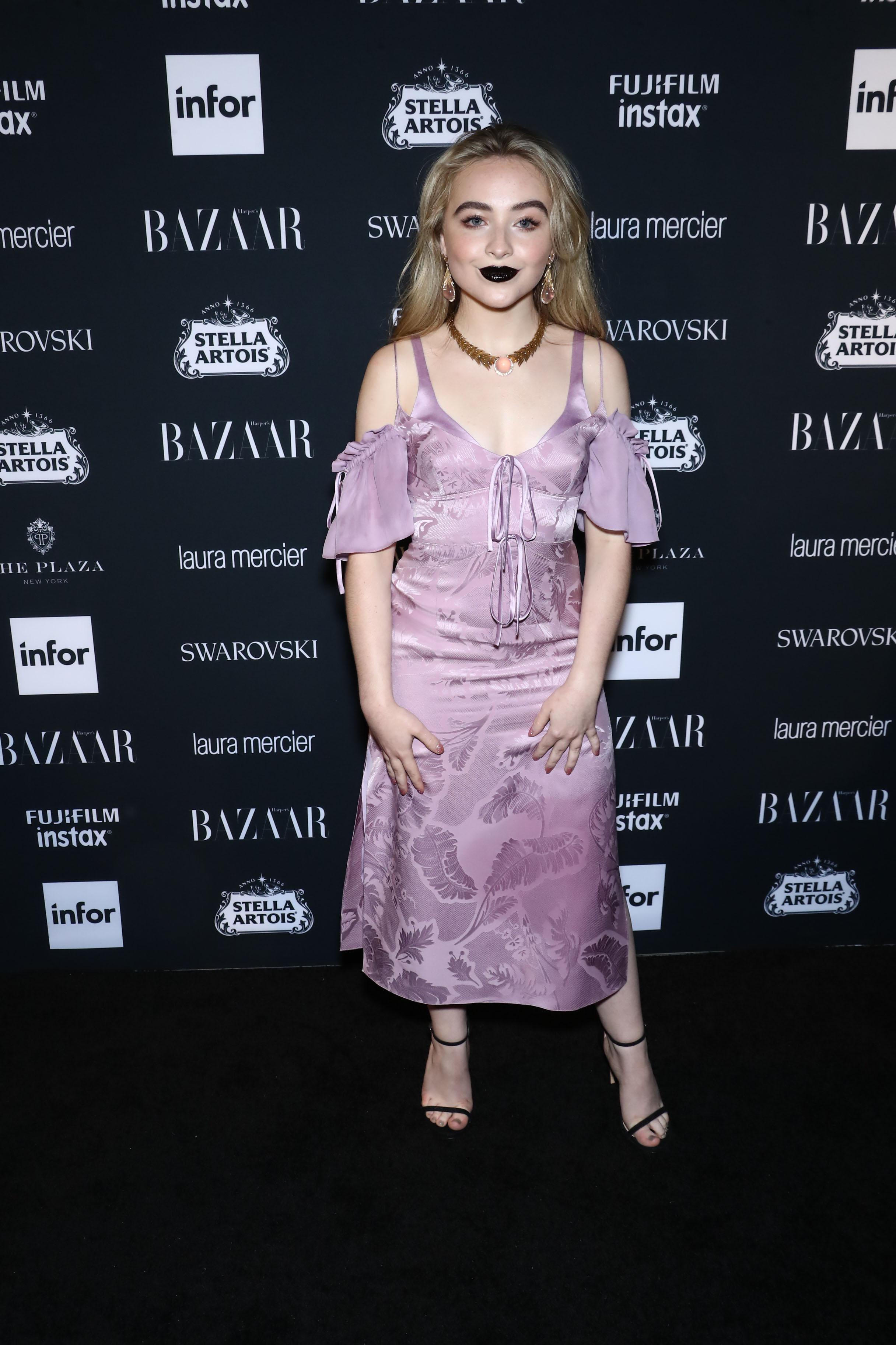 Sabrina Carpenter's Feet - I piedi di Sabrina Carpenter - Celebrities ...