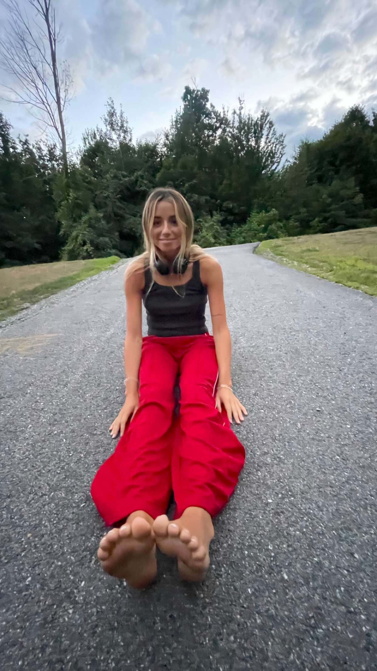 https://pics.wikifeet.com/Sadie-Mckenna-Feet-8097600.jpg