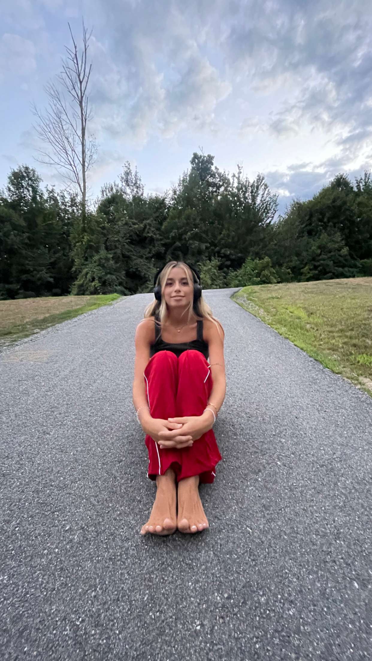 https://pics.wikifeet.com/Sadie-Mckenna-Feet-8097601.jpg