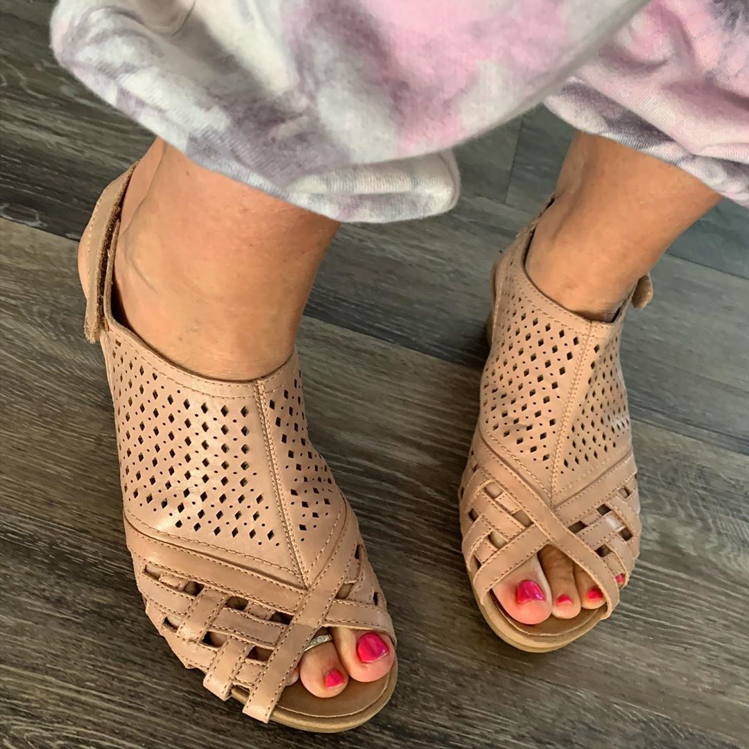 Sally Combs feet photo 193081594 Sally Combs feet photo 193081594 - High quality celebrity feet picture