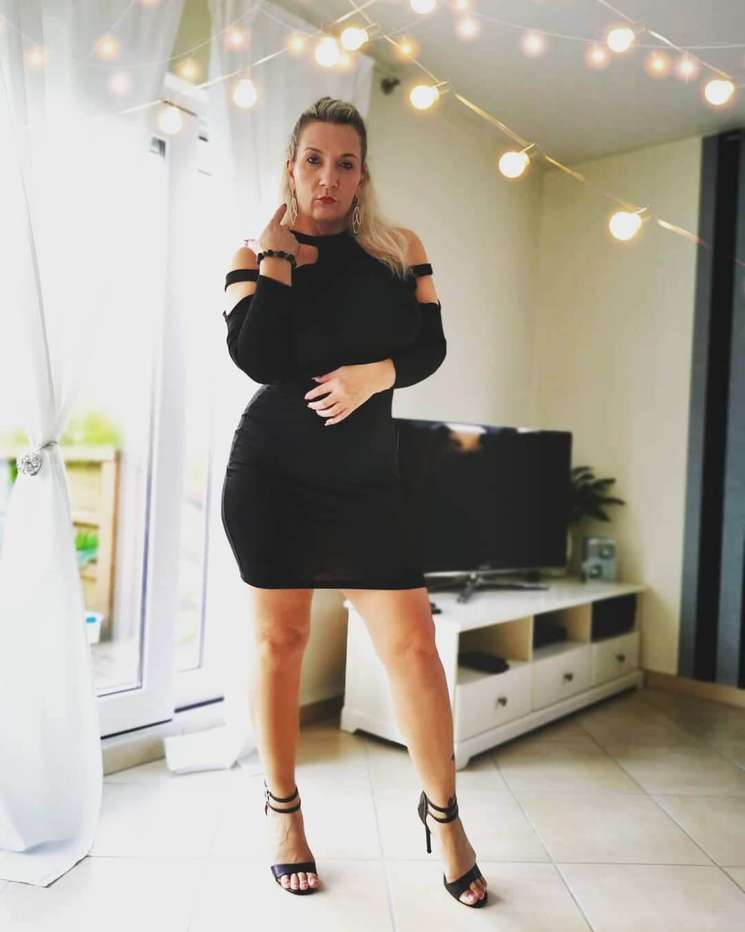 Sandy Bigboobs's feet