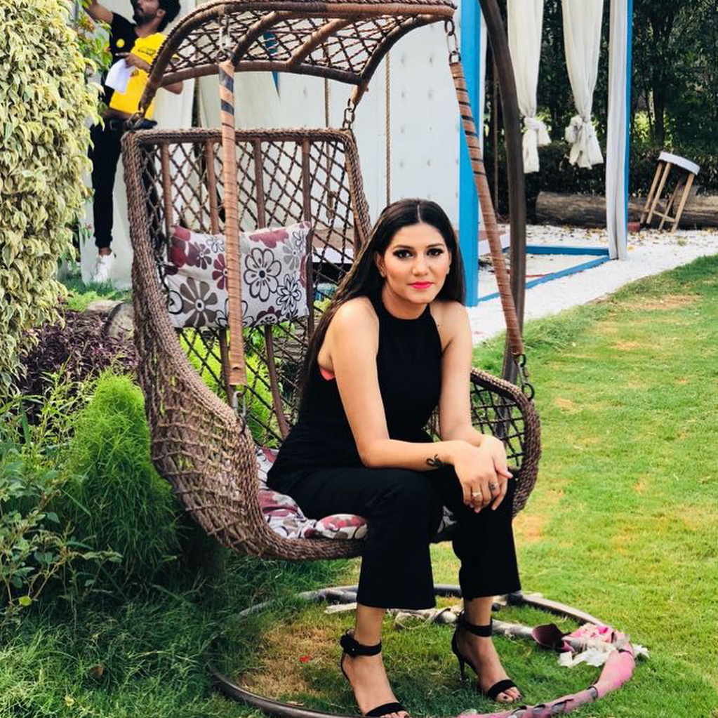 Sapna Chaudhary's Feet - I piedi di Sapna Chaudhary - Celebrities Feet 2023
