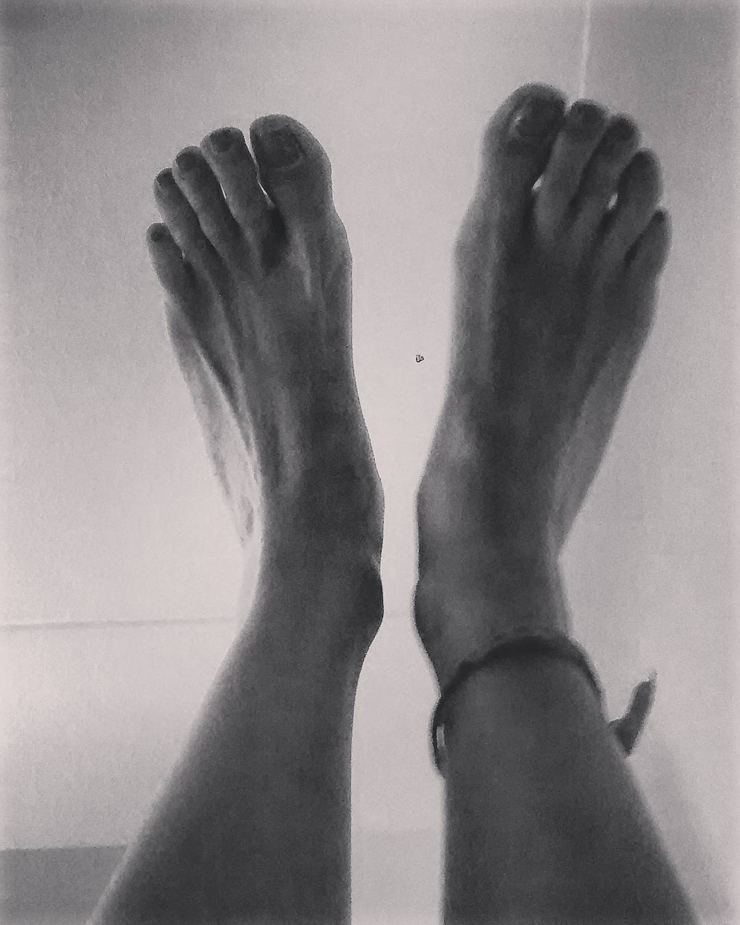 Sara Deray's Feet - I piedi di Sara Deray - Celebrities Feet 2024