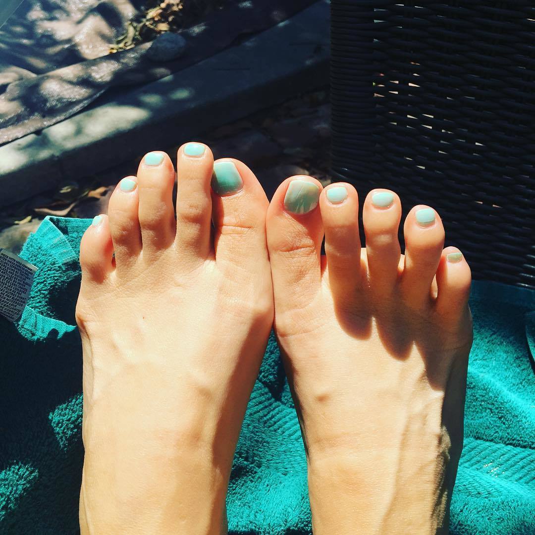 Sarah Atwood's Feet - I piedi di Sarah Atwood - Celebrities Feet 2024