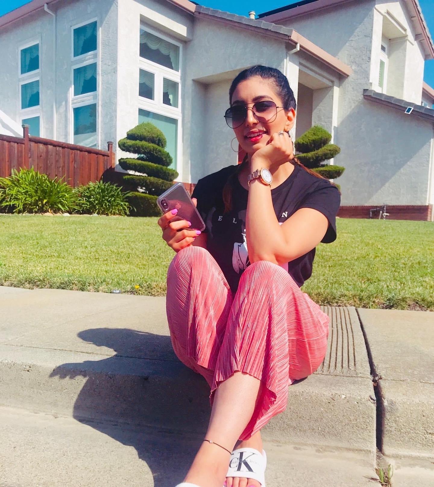 Sarika Gill's Feet - I piedi di Sarika Gill - Celebrities Feet 2023