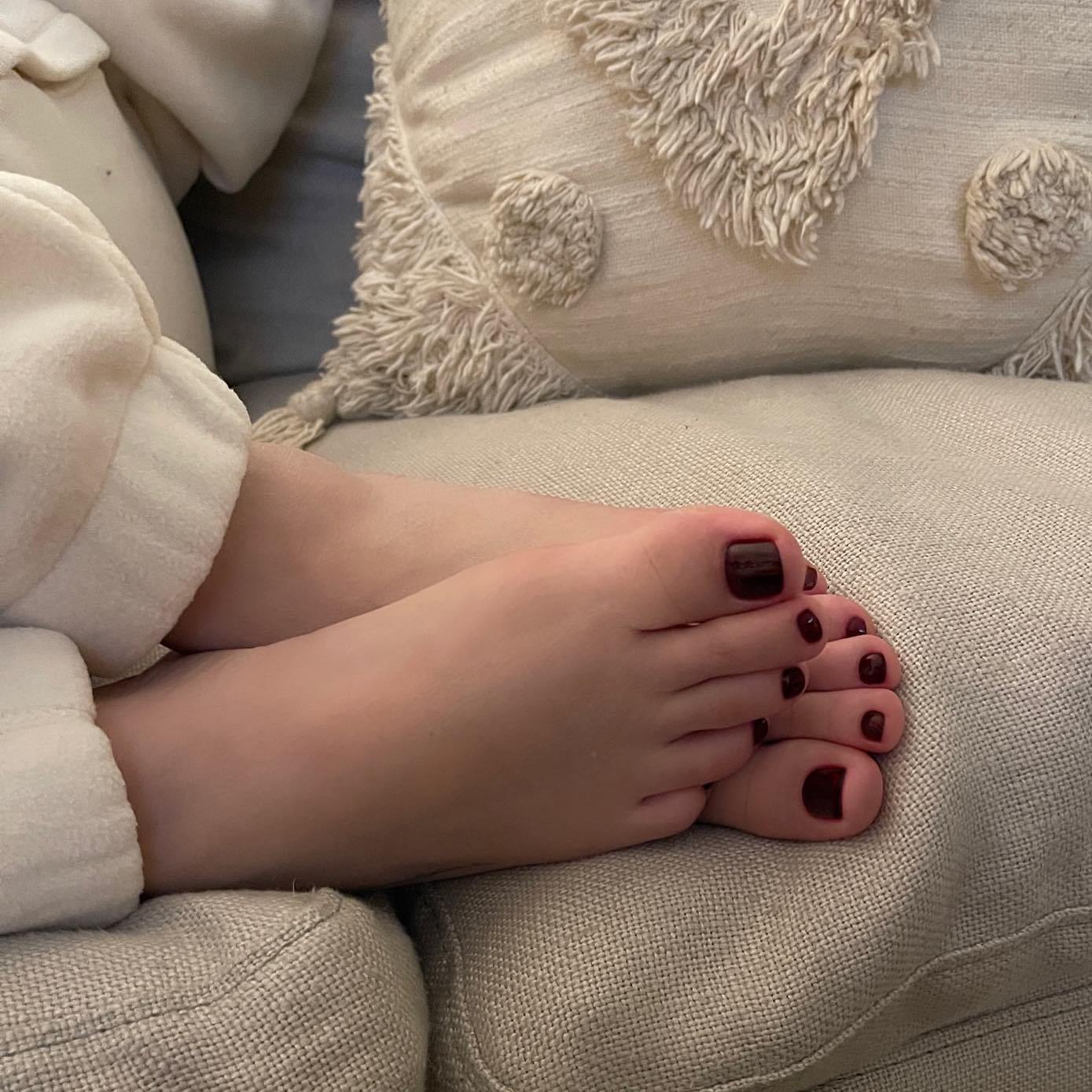 People who liked Selena Gomez's feet, also liked.