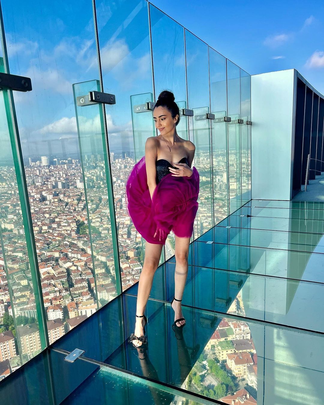 Selin Genç feet photo 193208290 Selin Genç feet photo 193208290 - High quality celebrity feet picture