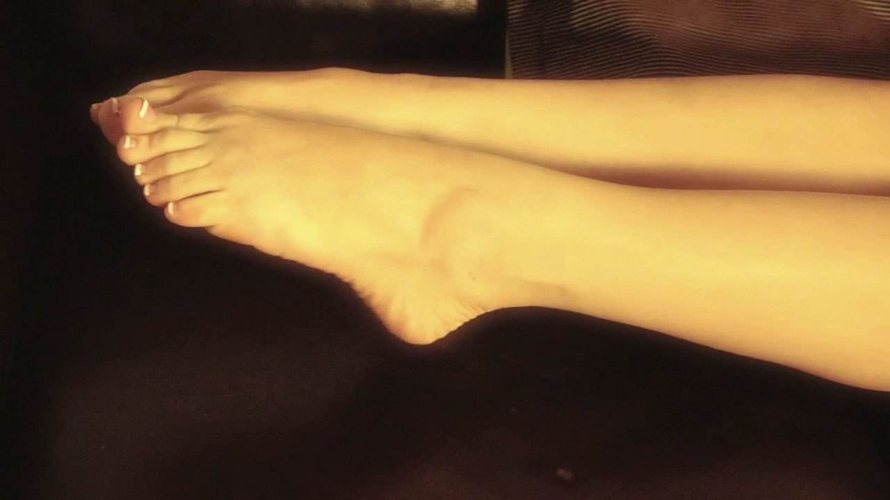 Shae Snow's feet