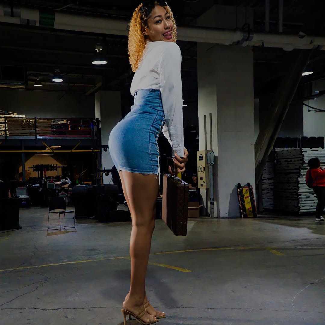 Shakira Austin - Celebrity photo