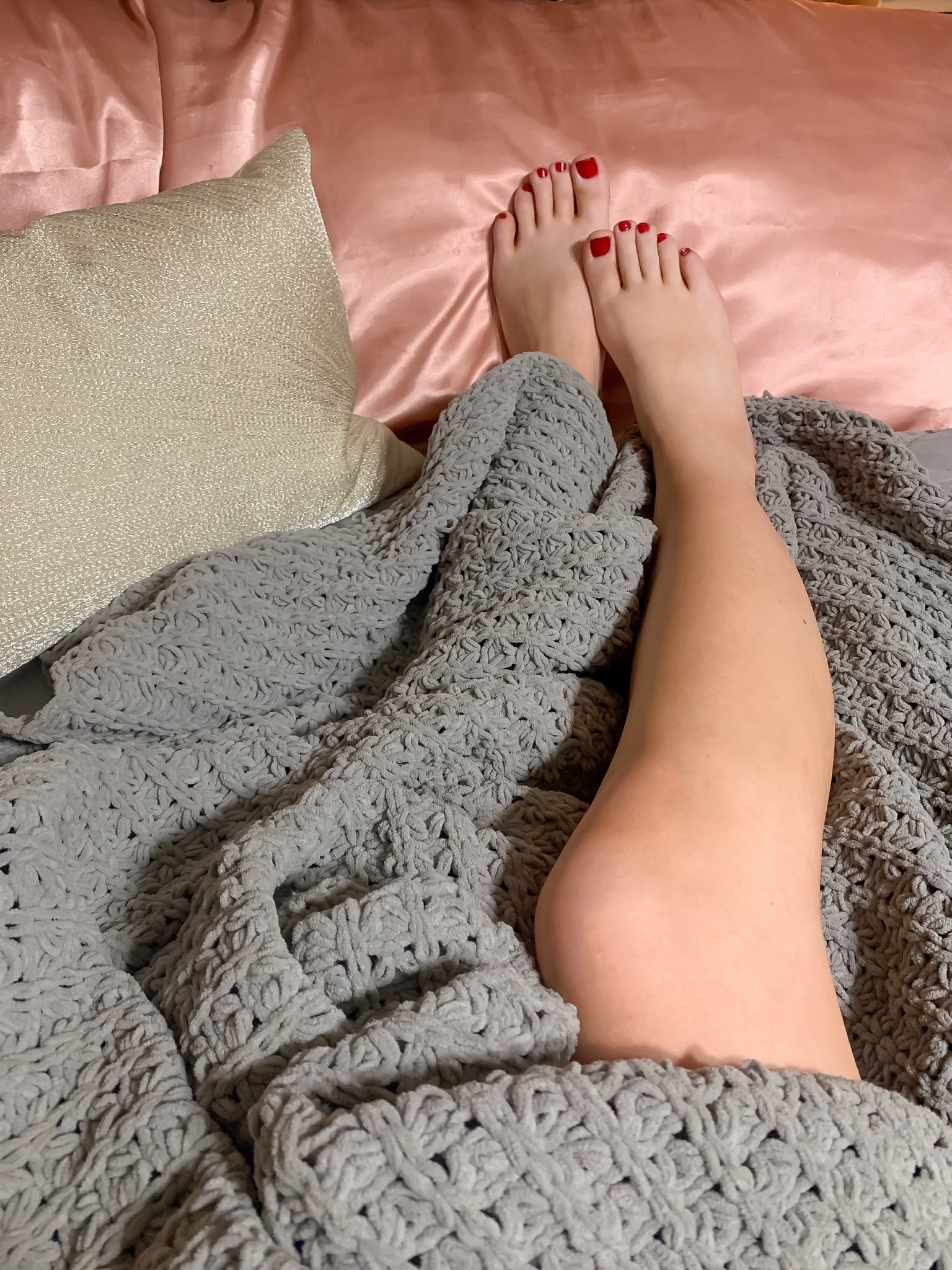 Shey Holmes's feet