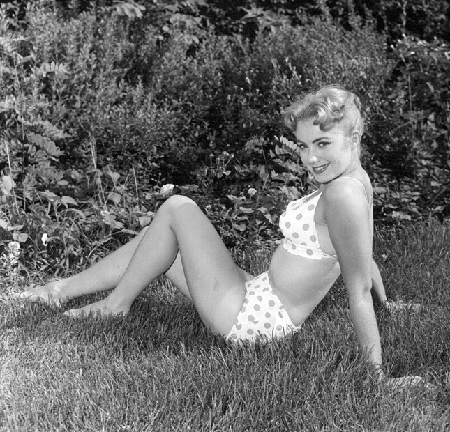 People who liked Shirley Jones's feet, also liked.