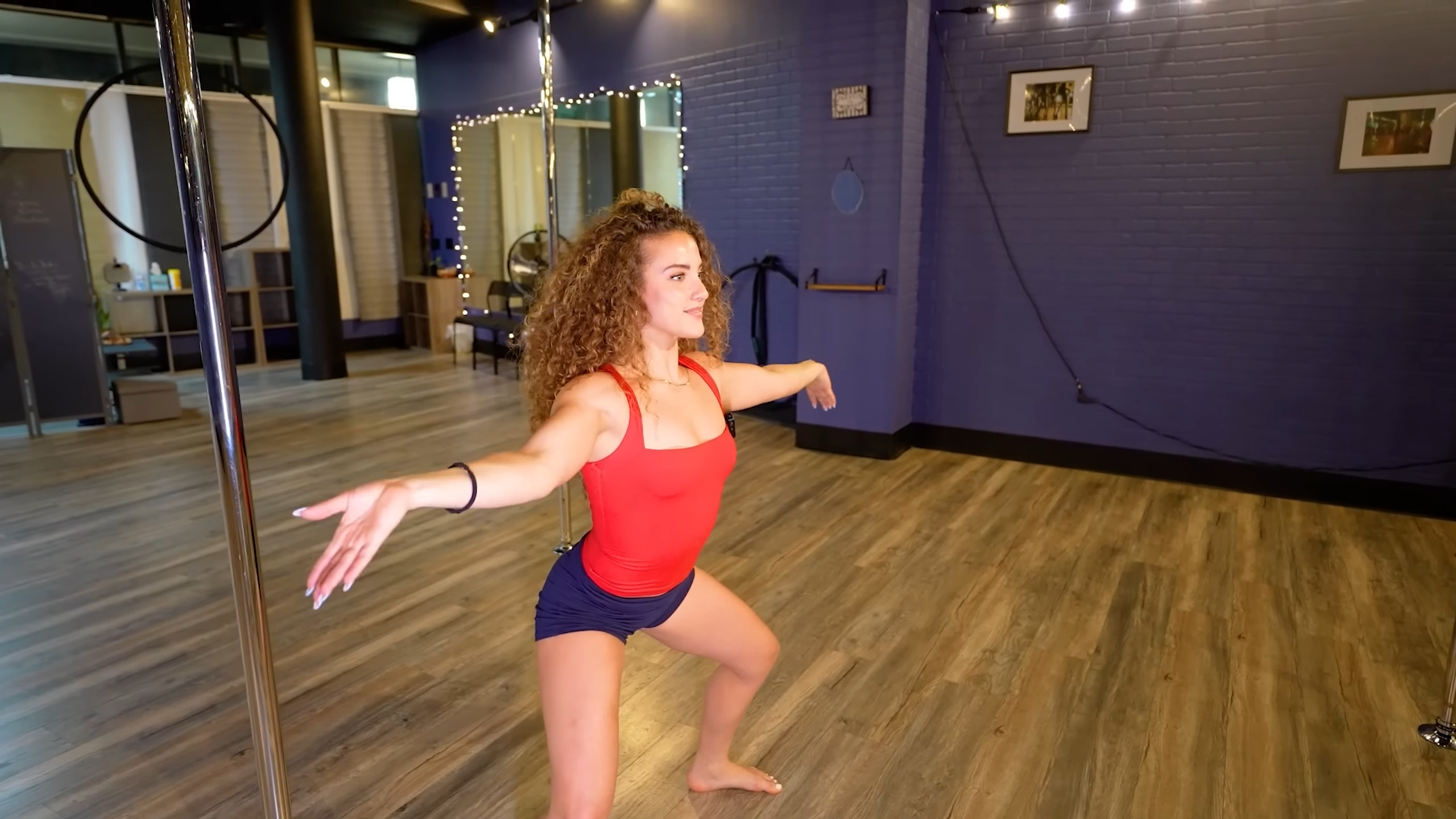 Sofie Dossi's feet