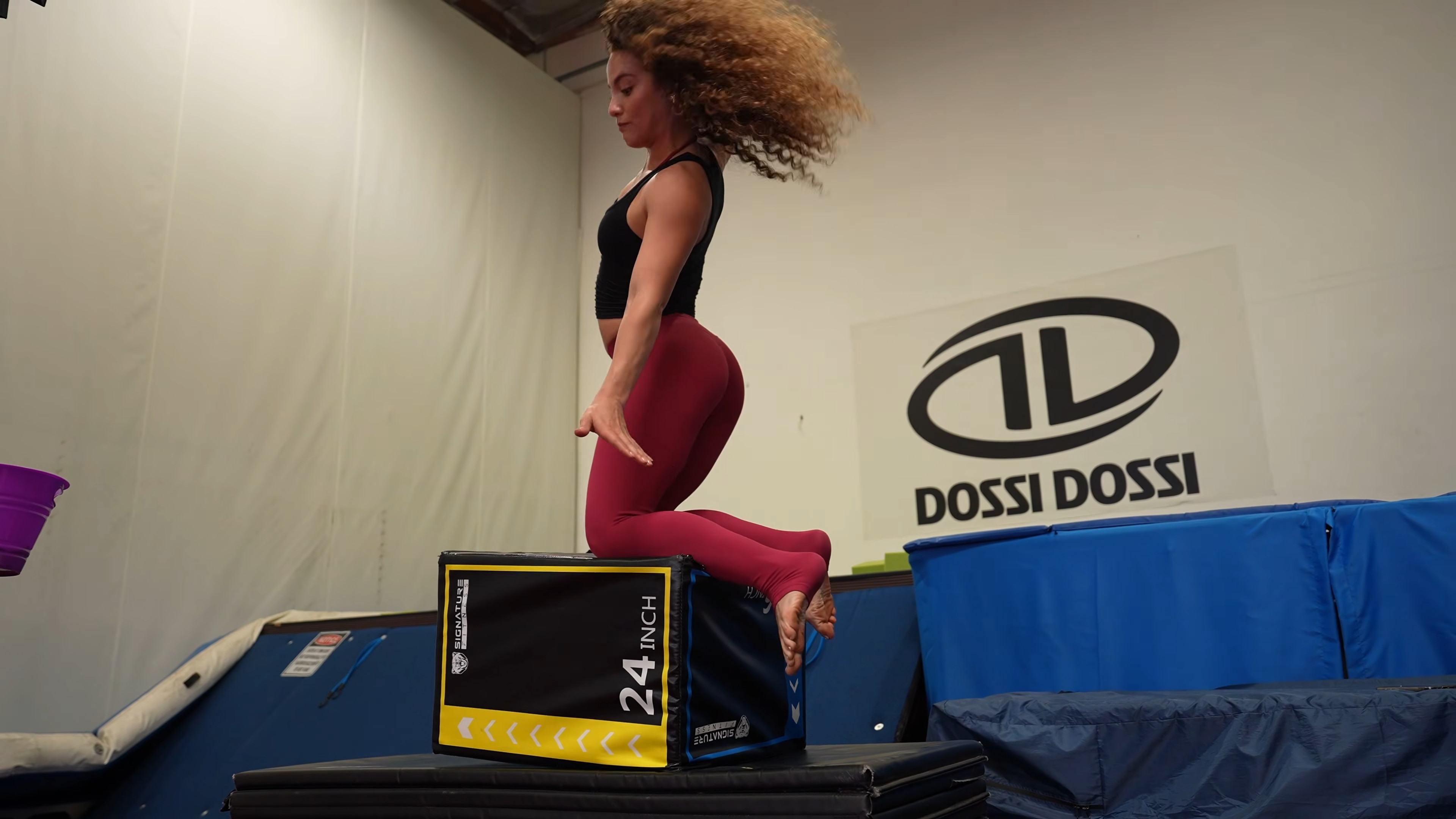 Sofie Dossi's feet