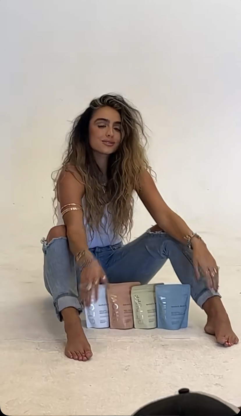 Sommer Ray Toes