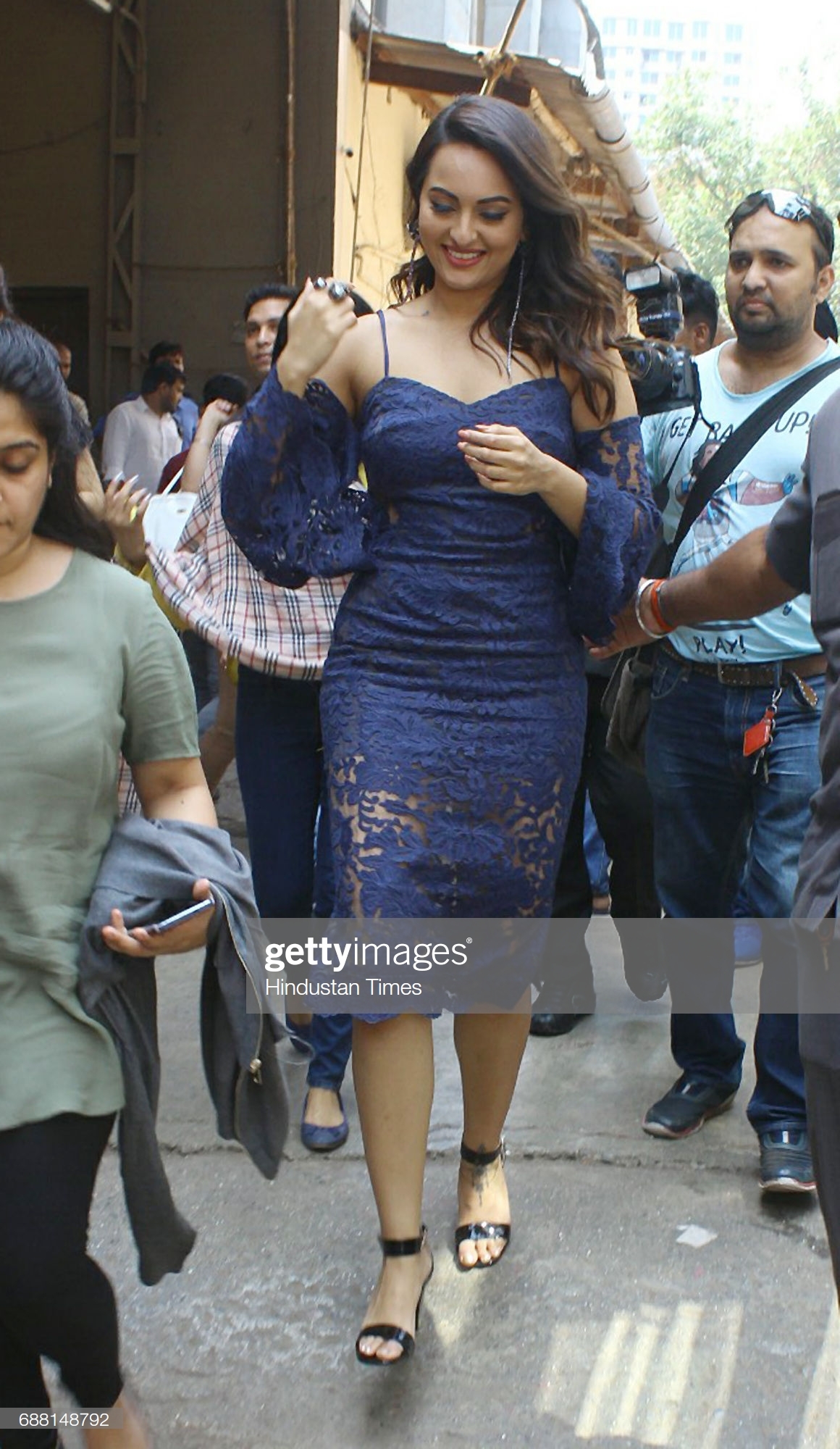 [Image: Sonakshi-Sinha-Feet-4308952.jpg]