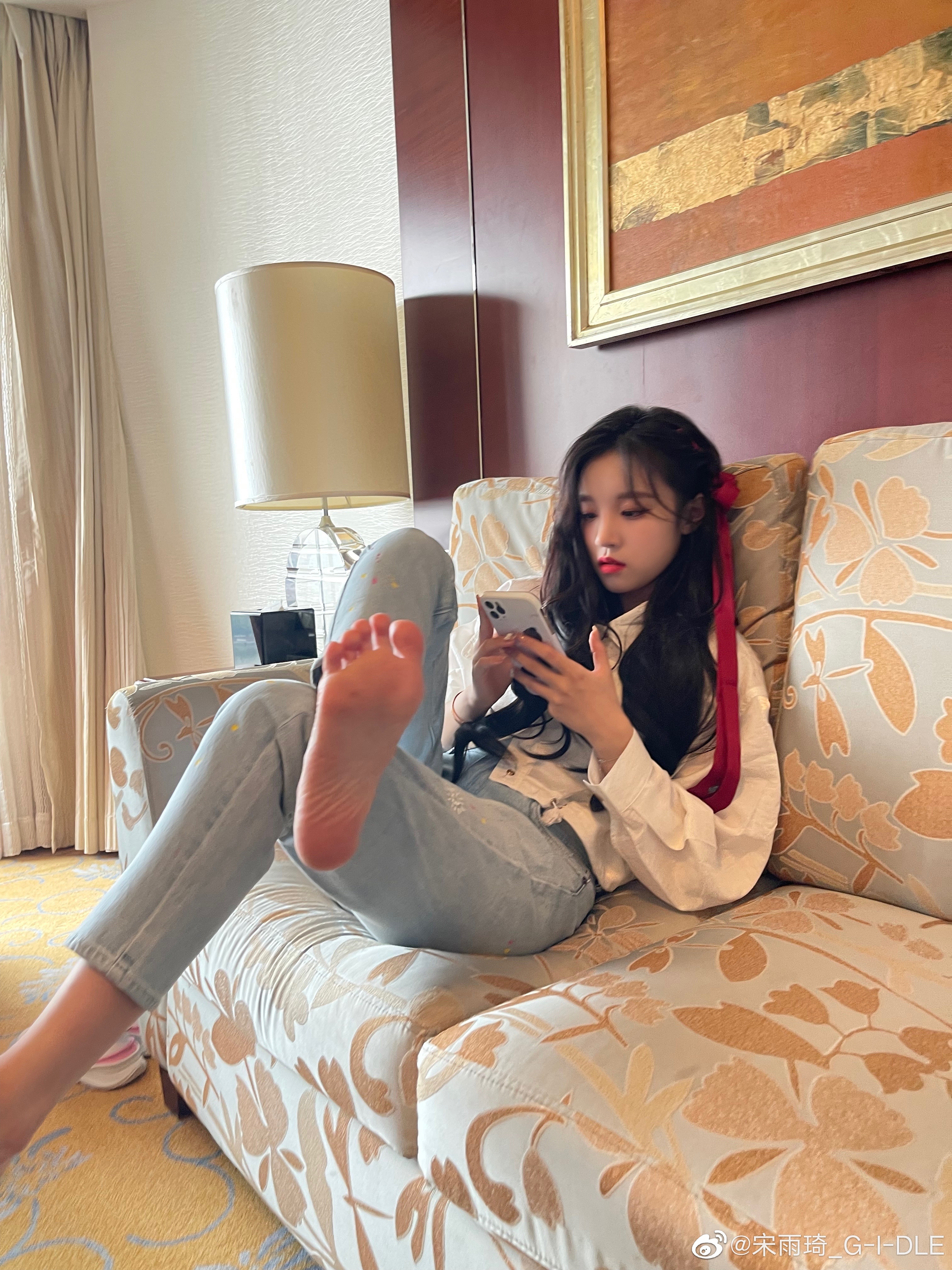 https://pics.wikifeet.com/Song-Yuqi-Feet-6041099.jpg