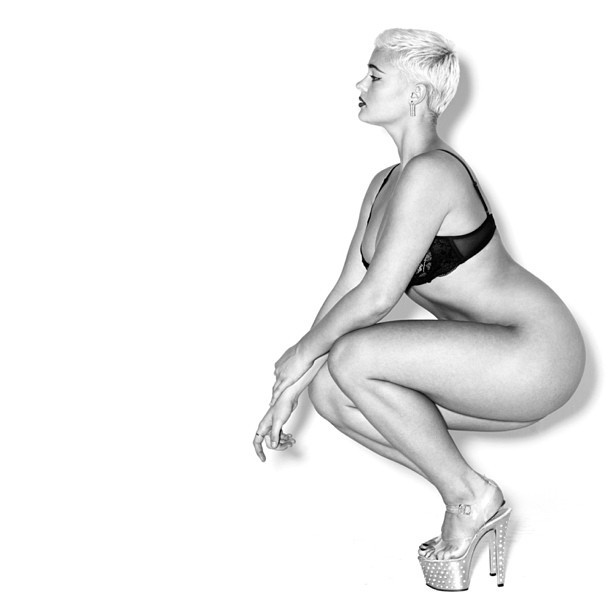Feet of Stefania Ferrario