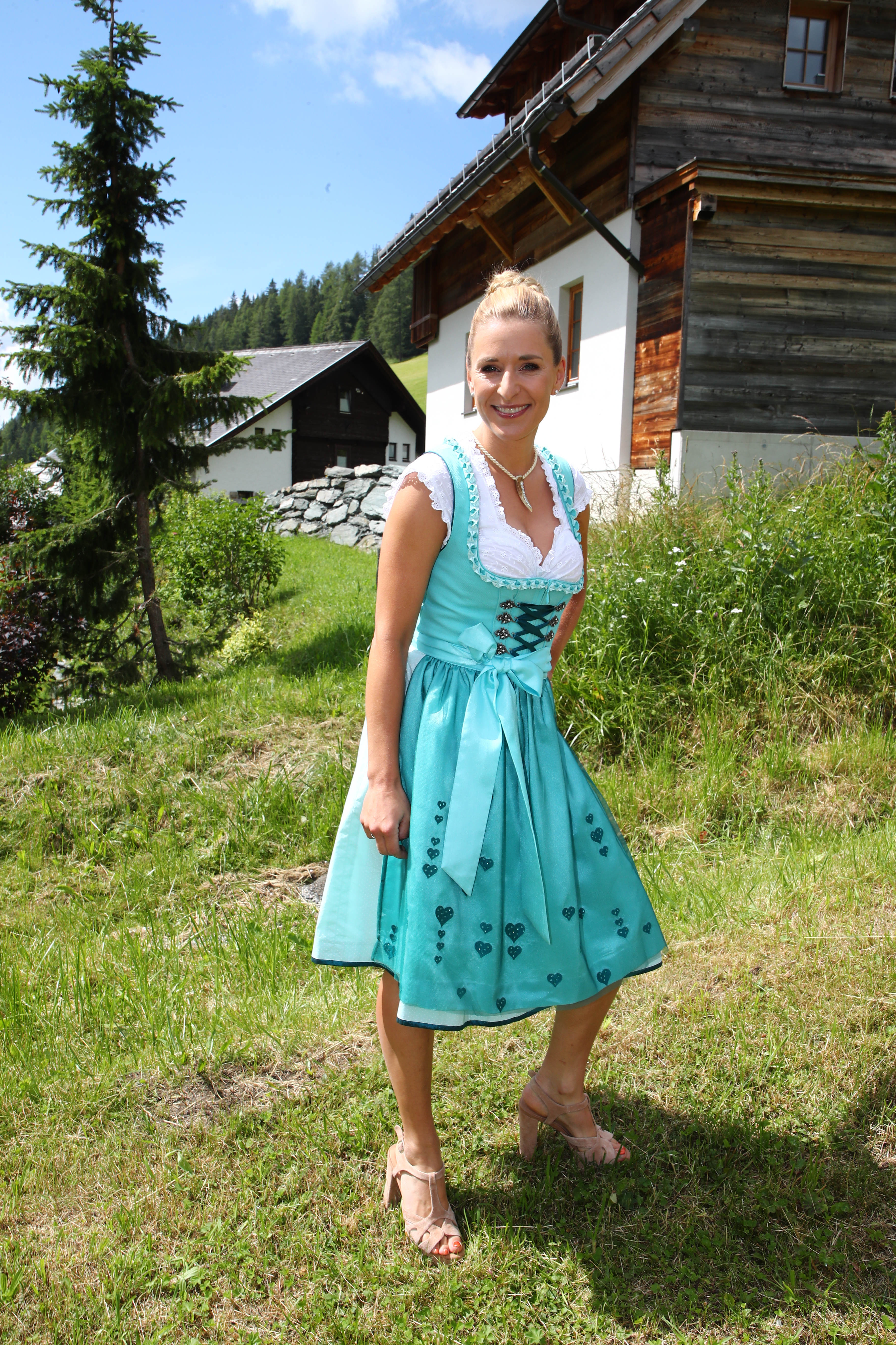 Pin Von Faith Charity Auf Stefanie Hertel Dirndl Dirndl Promis Stefanie Hertel