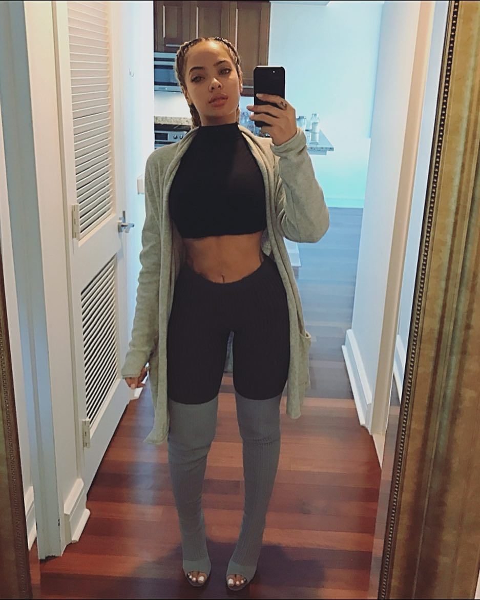 Stephanie Santiago's Feet - I piedi di Stephanie Santiago - Celebrities Feet 2022