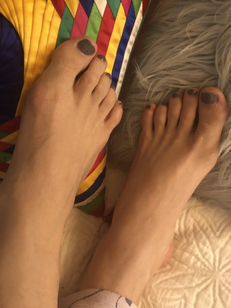 Taylor raz feet