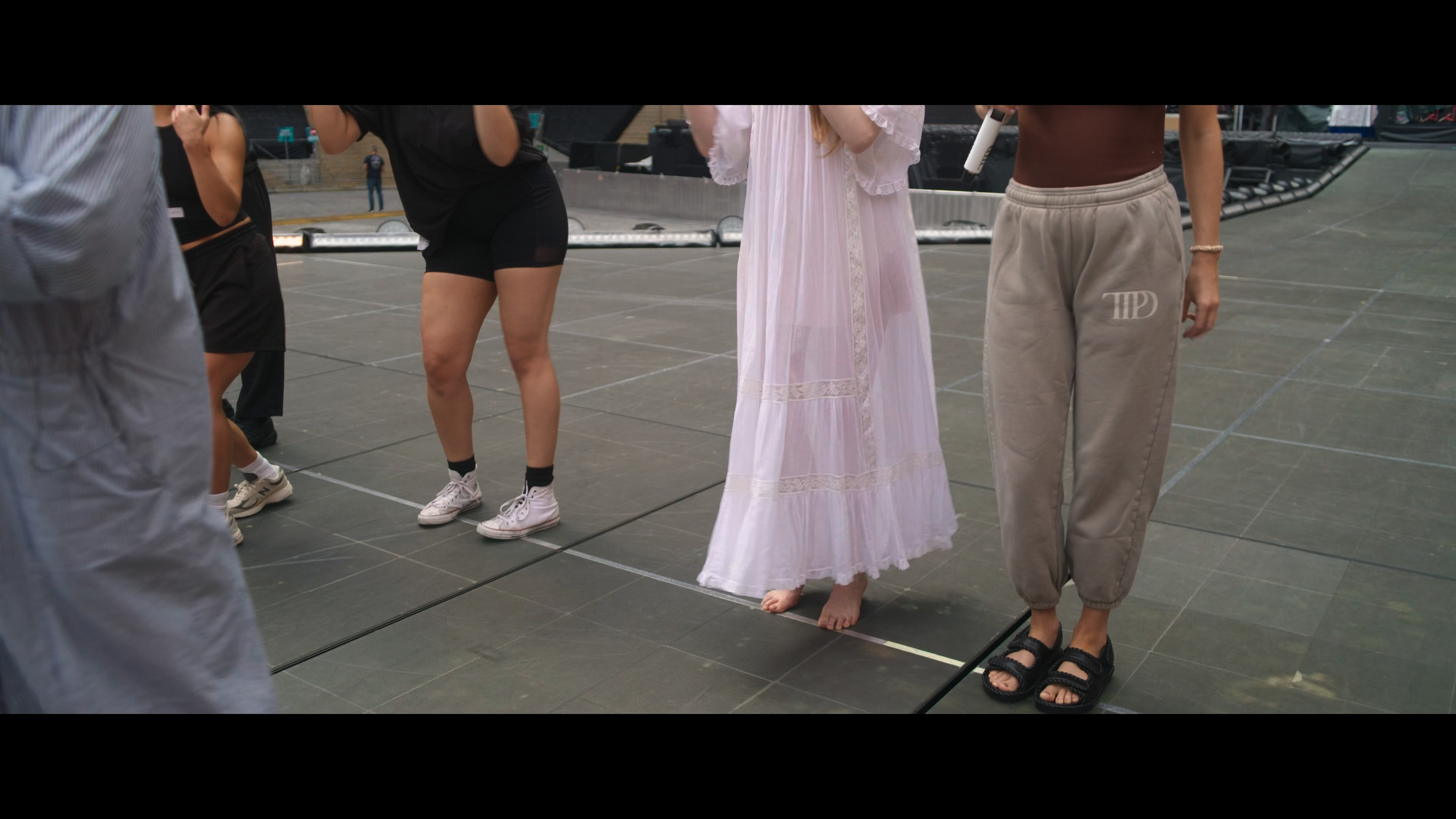 Taylor Swift's feet