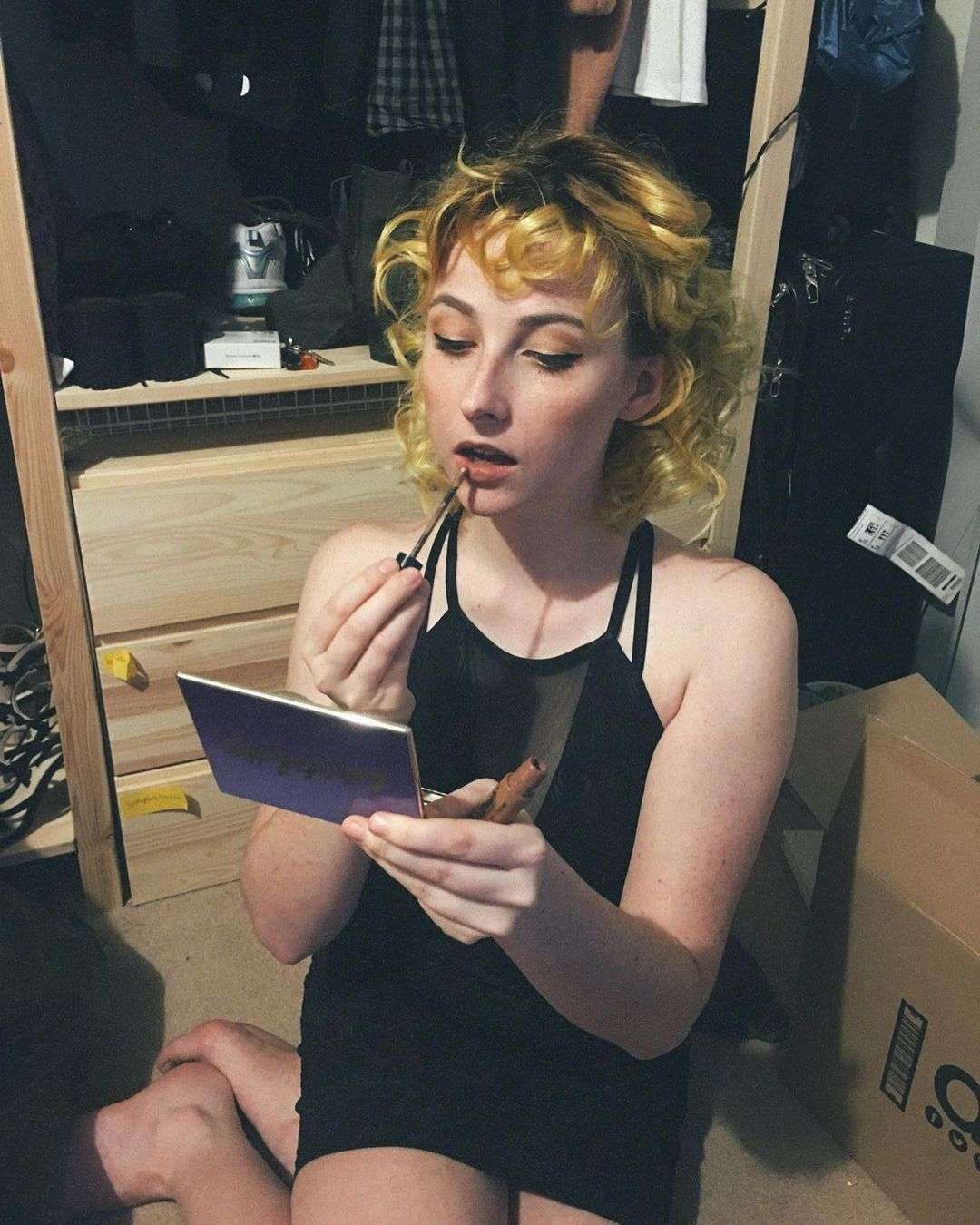 Tessa Violet Sexy