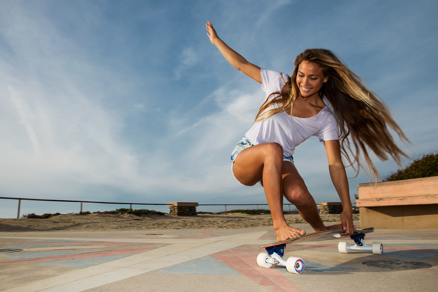Nothing hotter than seeing a chick on a skateboard, especially barefoot. 