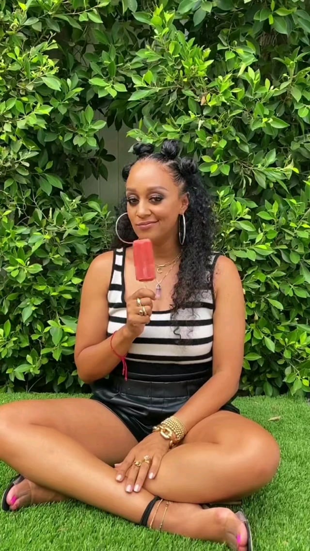 Tia Mowry's feet