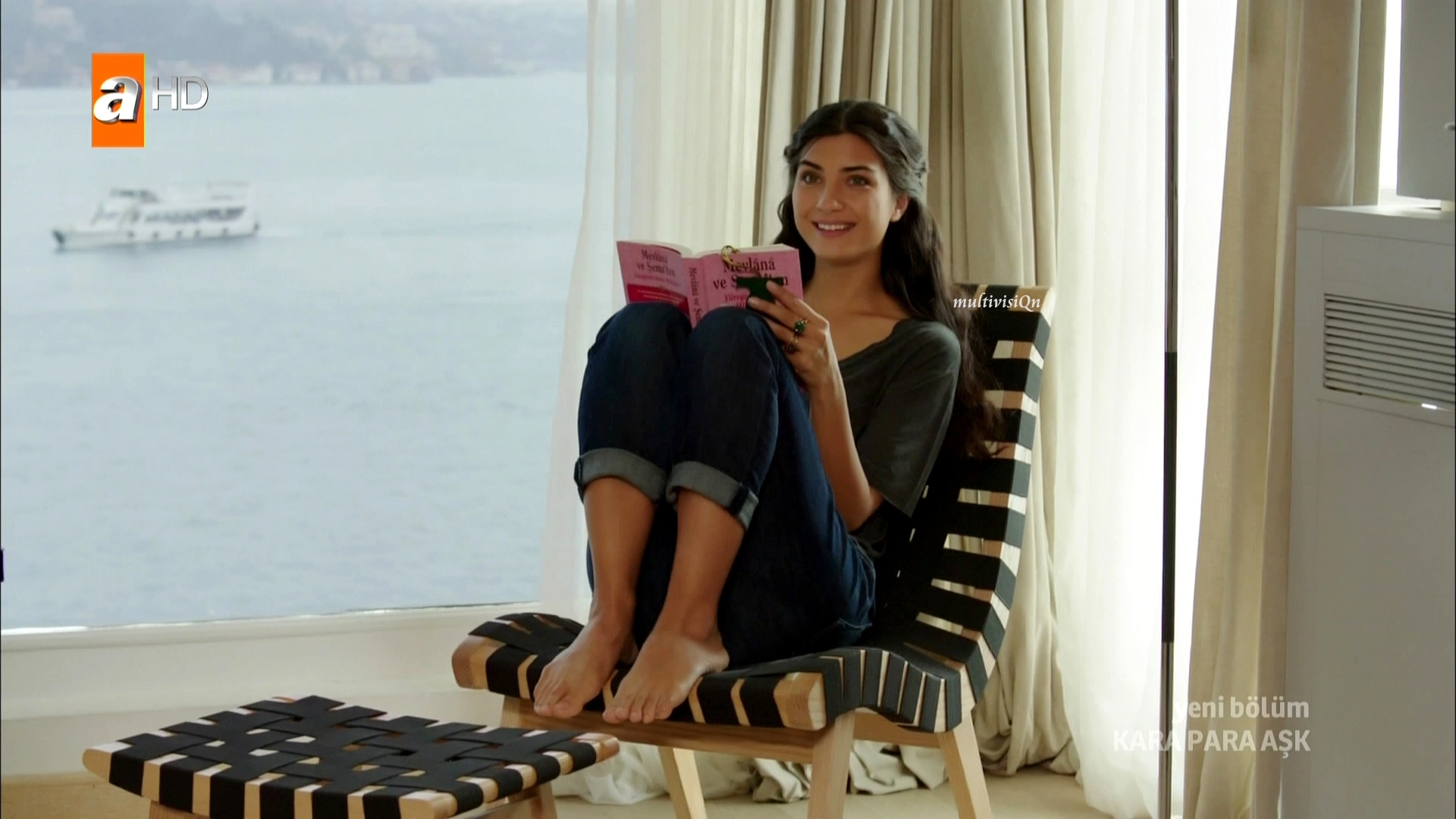 Tuba büyüküstün feet