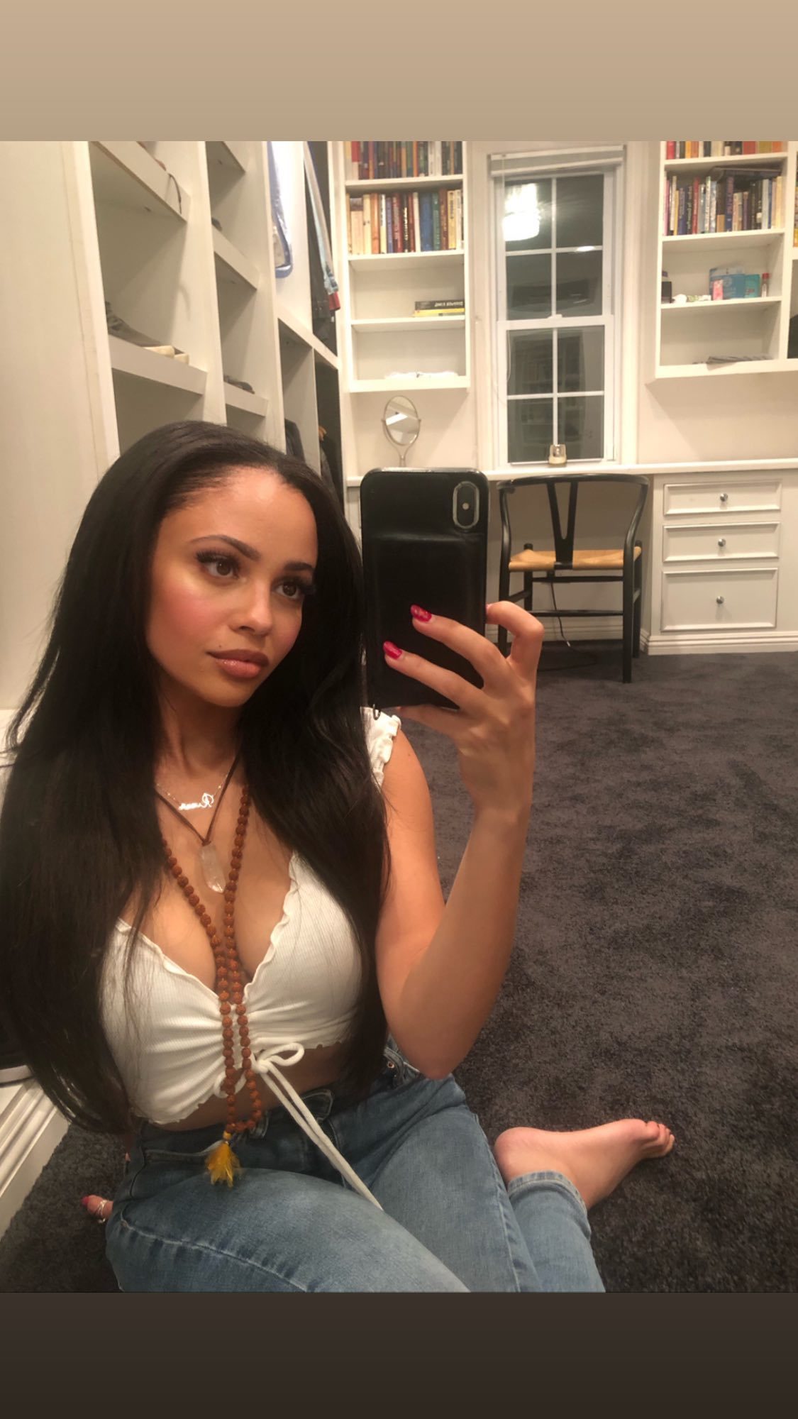 Vanessa-Morgan-Feet-6328017.jpg