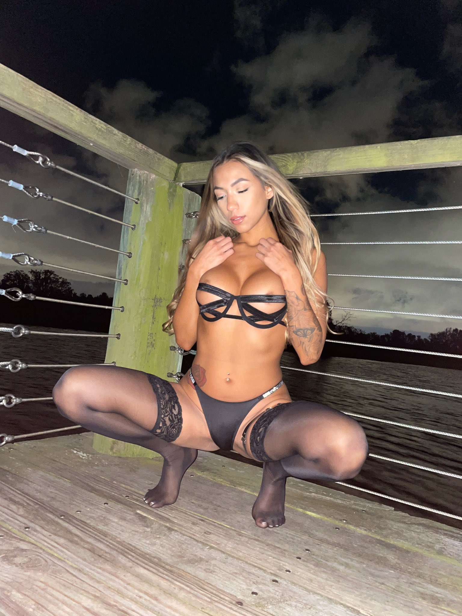 Victoria Lit's feet