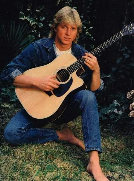 [IMAGE:https://pics.wikifeet.com/William-Zabka-Feet-5381141.jpg]