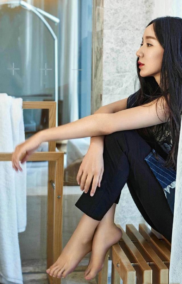 Yi Xiao Lous Feet I Piedi Di Yi Xiao Lou Celebrities Feet 2024