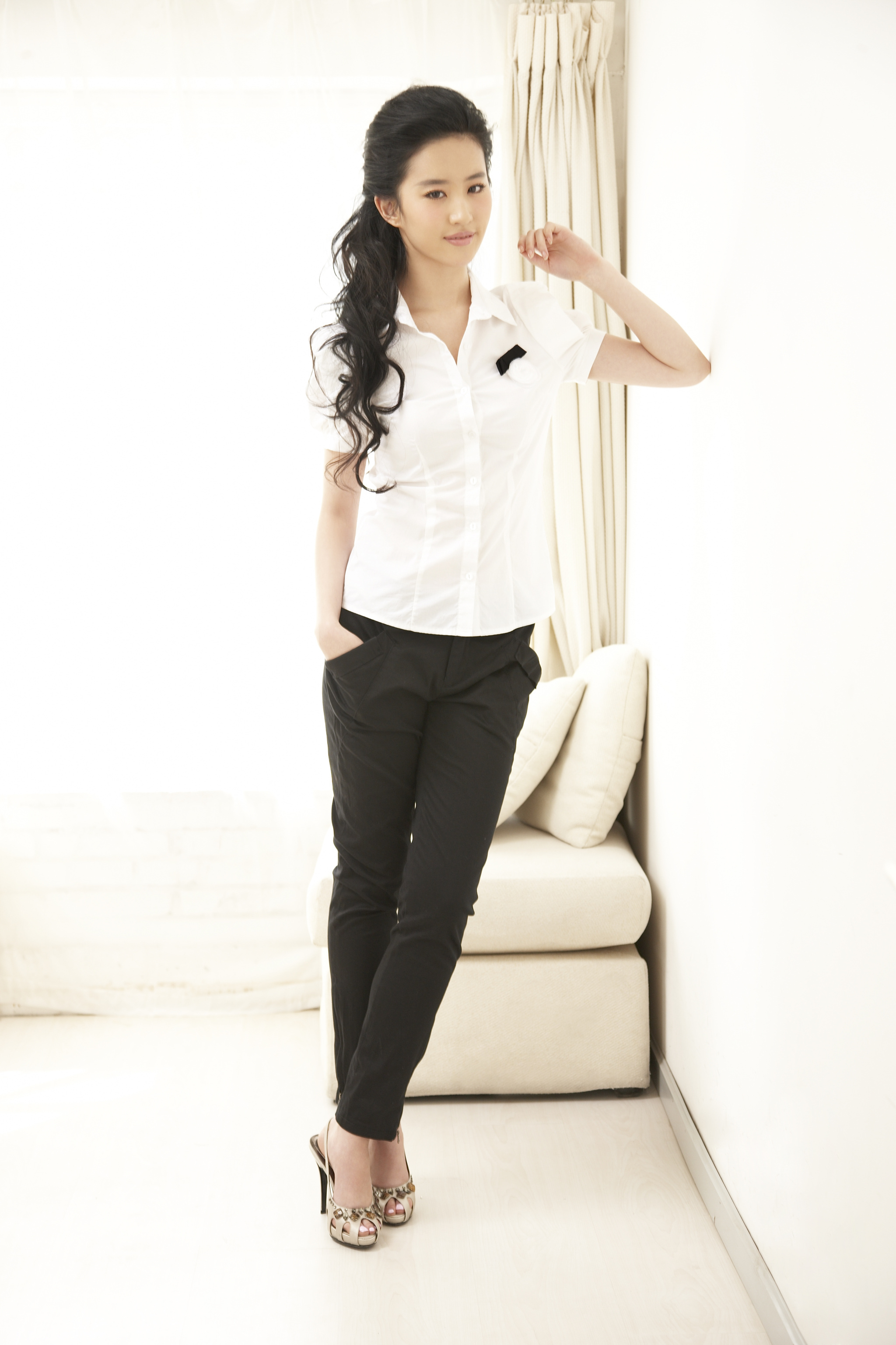 Feet of Yifei Liu